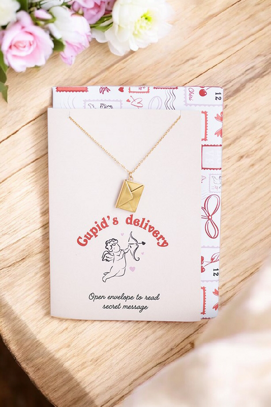 Collier en forme d'enveloppe