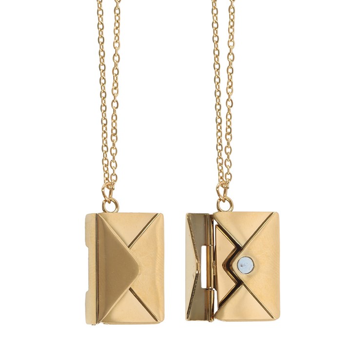 Collier en forme d'enveloppe